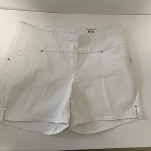 NWT INC International Concepts White Shorts Size 4